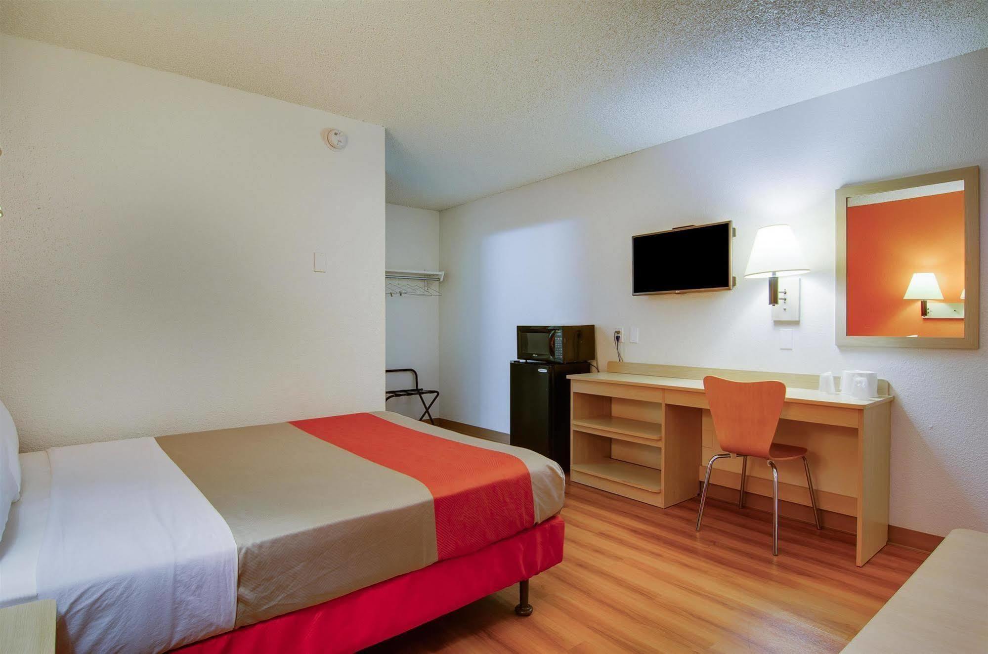 Hotel 6-tacoma, Wa - 2*